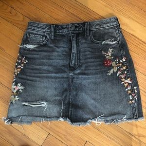 Abercrombie & Fitch Black Denim Floral Skirt sz 28